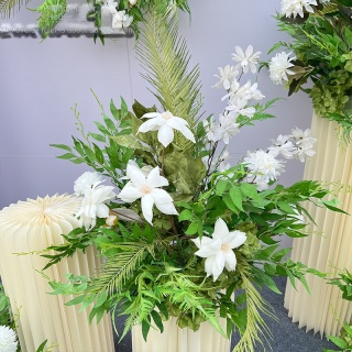 Centrotavola di fiori artificiali per decorazioni per la tavola di nozze