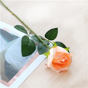 Regalo con testa di rosa in seta artificiale