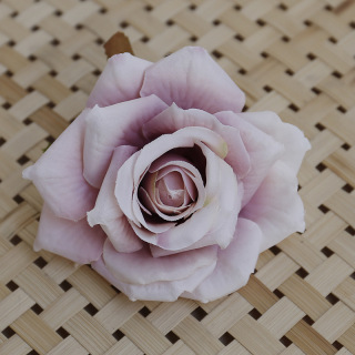 Disposizione di rose artificiali Testa di fiore finto in seta