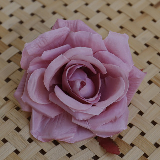 Disposizione di rose artificiali Testa di fiore finto in seta