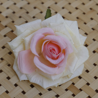 Disposizione di rose artificiali Testa di fiore finto in seta
