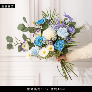 Decorazione da tavola con bouquet di fiori finti
