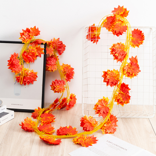 शरद ऋतु लाल मेपल का पत्ता रतन कृत्रिम पत्तियां