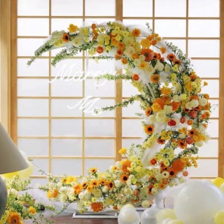 Arco di fiori Decorazione di nozze Arco a forma di luna