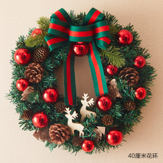 Décoration de guirlande de branches de pin de Noël