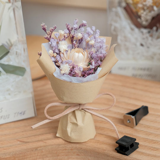 मिनी सूखे फूल पौधे का गुलदस्ता