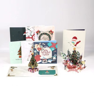 Biglietto d'auguri di Babbo Natale con pupazzo di neve