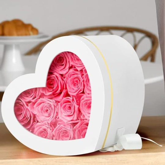 हृदय उपहार बॉक्स में लंबे समय तक चलने वाला गुलाब