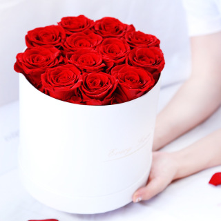 Подарункові коробки Eternal Real Roses Heads