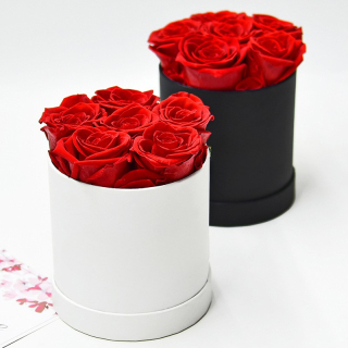 Scatole regalo con teste di rose vere eterne