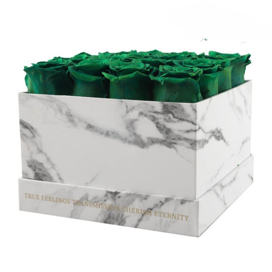 Exquisite Geschenkbox mit konservierten Rosen