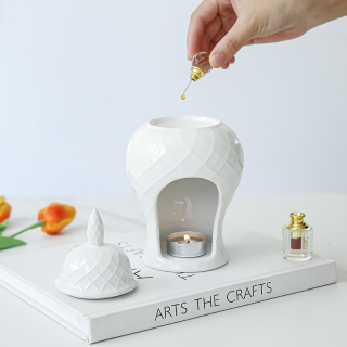 Decoro portacandele profumato in ceramica bianca
