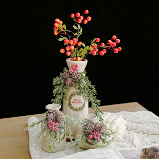 Новорічне прикраса керамічної вази