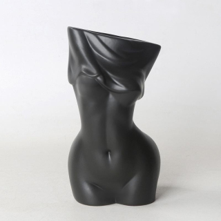 Прикраса керамічної вази боді-арт