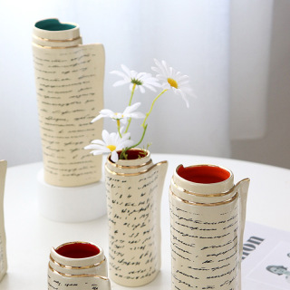 Vase en forme de rouleau de livre anglais, peinture dorée créative personnalisée