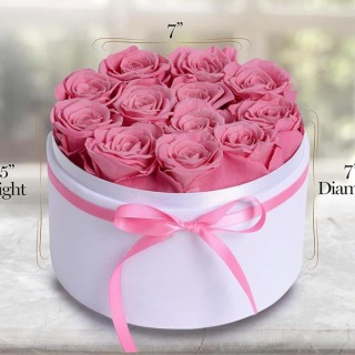 Regali in scatola con rose eterne