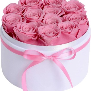 Regali in scatola con rose eterne