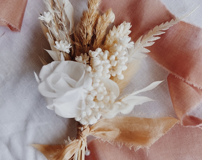 dried flower bouquet