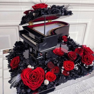 Ornamento di rose conservate per pianoforte romantico
