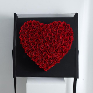 99 rose stabilizzate a forma di cuore
