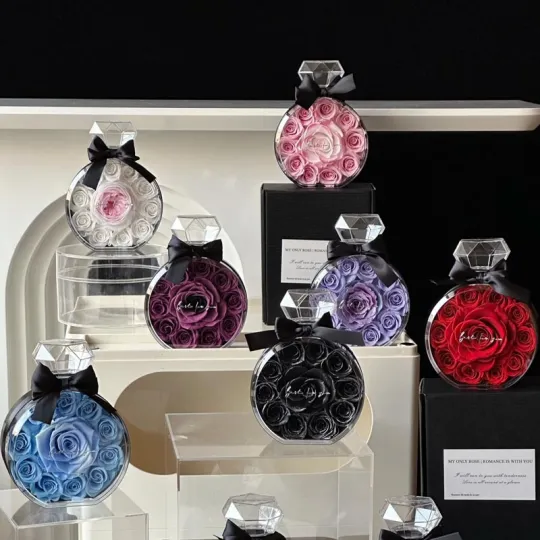 Flacon de parfum rose préservée