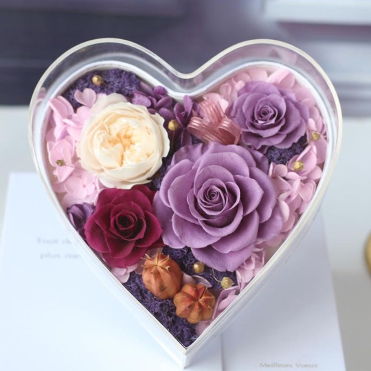 दिल के आकार का शाश्वत गुलाब ऐक्रेलिक बॉक्स