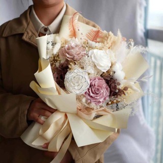 Mescolare il bouquet di fiori eterni