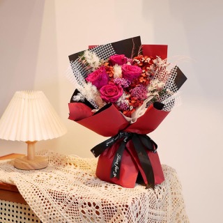 Mescolare il bouquet di fiori eterni