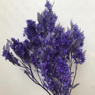 Decorazione artistica con bouquet di fiori secchi
