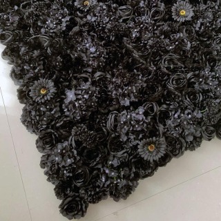 Decorazione da parete con fiore nero artificiale
