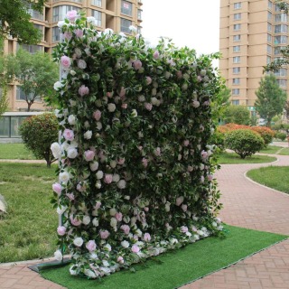 Mur de fleurs de feuilles artificielles de roses en soie