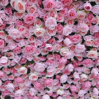 Sfondo di muro di fiori artificiali rosa