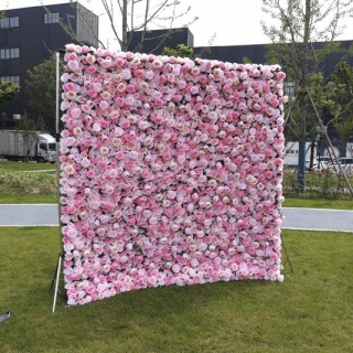 Sfondo di muro di fiori artificiali rosa