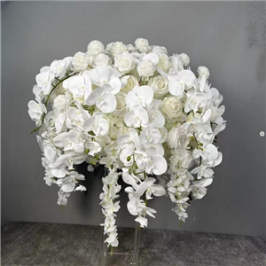 Romantica palla di fiori artificiali
