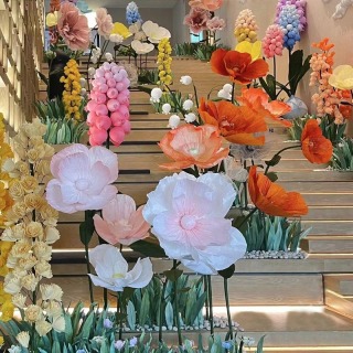 Décoration de scène personnalisée avec fleur géante