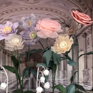 Fiore artificiale gigante in carta crespa