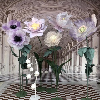 Fiore artificiale gigante in carta crespa