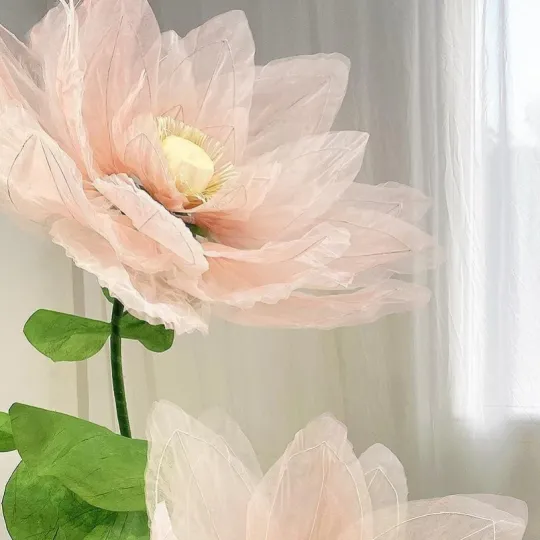 Puntelli commoventi elettrici del fiore di seta gigante del loto