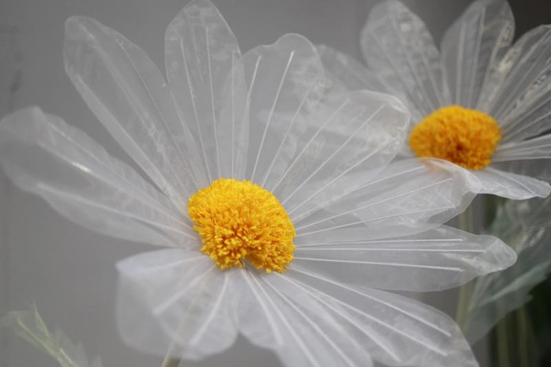 artificial silk daisies