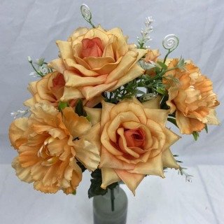 Bouquet di rose miste in seta per decorazione funebre