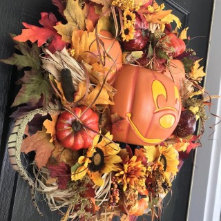 Décoration de porte de couronne de citrouille faite à la main pour Halloween