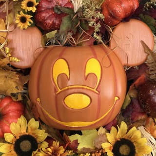 Décoration de porte de couronne de citrouille faite à la main pour Halloween
