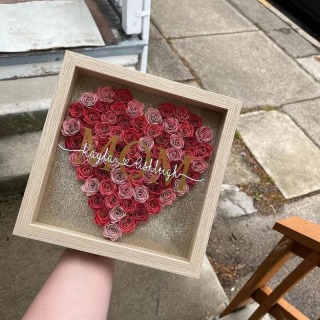 Confezione regalo con rosa artificiale