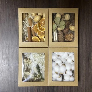 Sac de matériaux mélangés de pommes de pin sèches naturelles