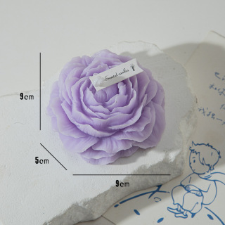 Candela profumata alla peonia in fiore