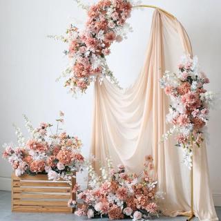 Decorazione sullo sfondo di fiori artificiali in velo