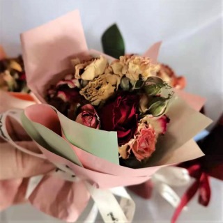 Mini bouquet di rose secche