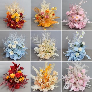 Decorazione con palline di fiori artificiali