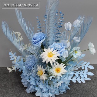 Decorazione con palline di fiori artificiali