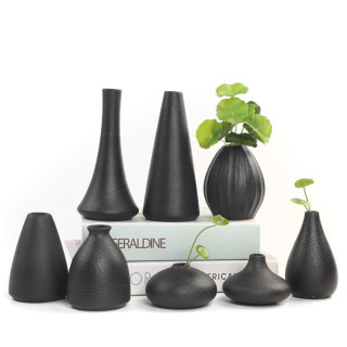 Vase en céramique noir mat
